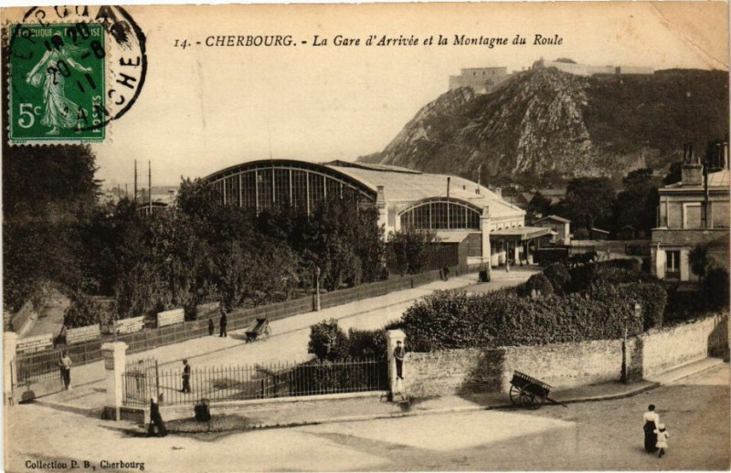 Carte postale ancienne Cherbourg - La Gare d'Arrivée et la Montagne du Roule