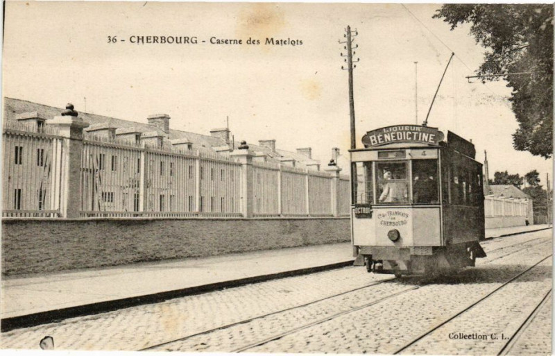Carte postale ancienne Cherbourg - Caserne des Matelots