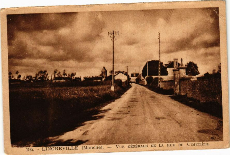 Carte postale ancienne Lingreville - Vue générale de la Rue du Cimetiere à Lingreville