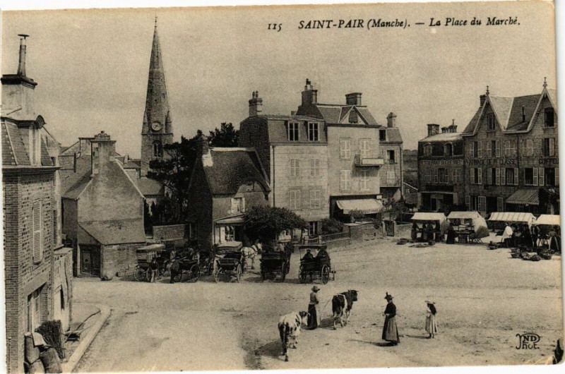 Carte postale ancienne Saint-Pair - La Place du Marche
