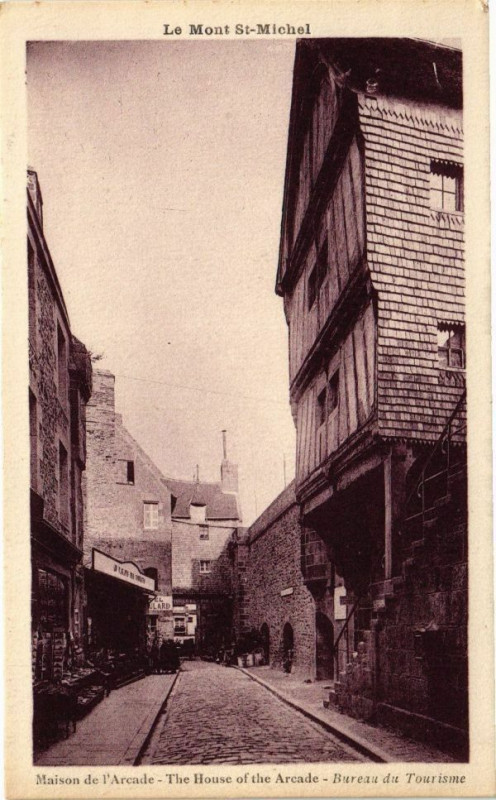 Carte postale ancienne Le Mont-Saint-Michel Maison de l'Arcade The House of the Arcade... au Mont-Saint-Michel