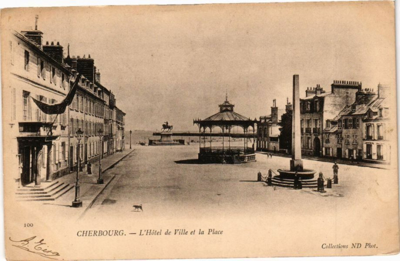 Carte postale ancienne Cherbourg - L'Hotel de Ville et la Place