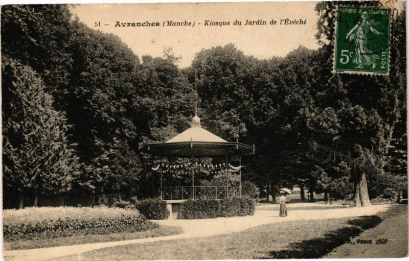 Carte postale ancienne Avranches (Marche) - Kiosque du Jardin de l'Eveche à Avranches