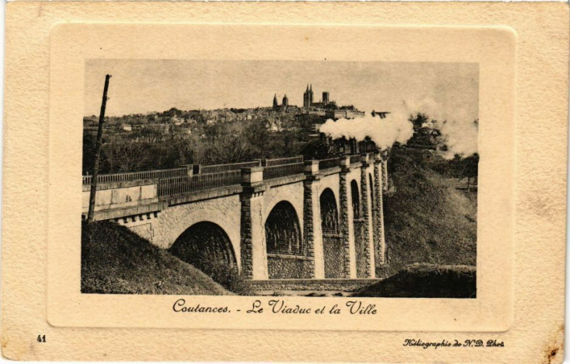 Carte postale ancienne Cautances - Le Viaduc et la Ville