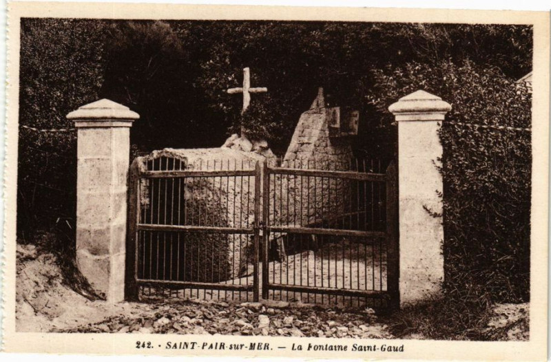 Carte postale ancienne Saint-Pair-sur-Mer - La Fontaine Saint-Gaud à Saint-Pair-sur-Mer