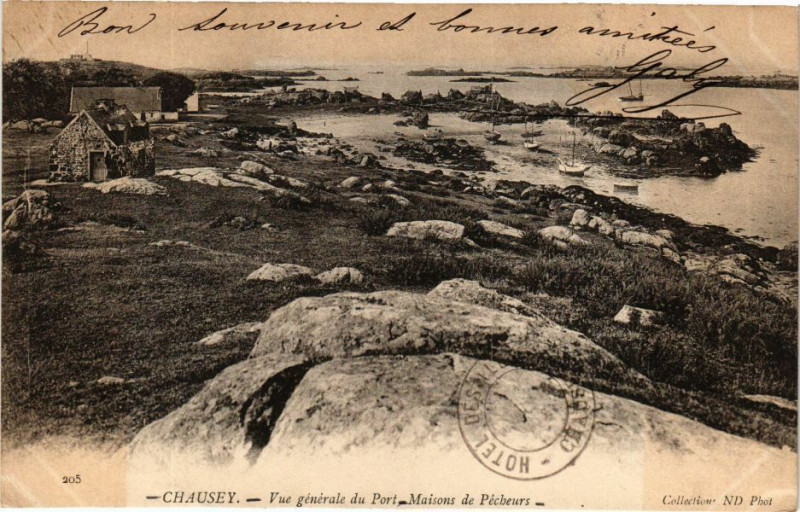 Carte postale ancienne Chausey - Vue générale du Port-Maison de Pecheurs