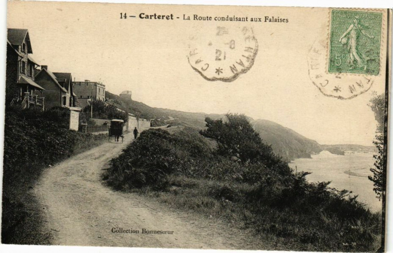 Carte postale ancienne Carteret - La Route conduisant aux Falaises