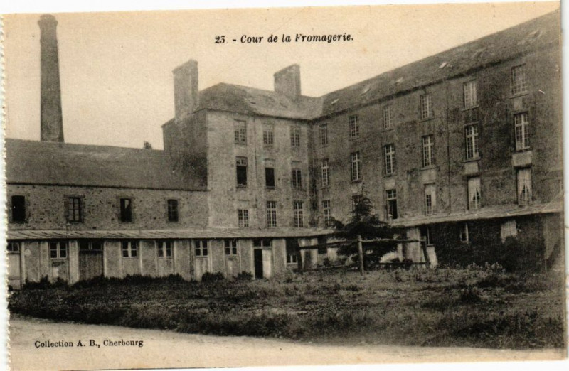 Carte postale ancienne Cherbourg - Cour de la Fromagerie à Ger