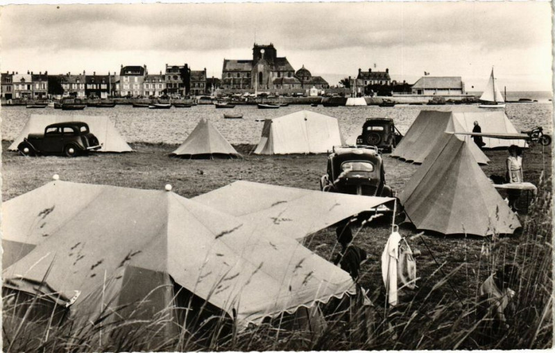 Carte postale ancienne Barfleur - Le Ravissant Terrain de Camping à Barfleur