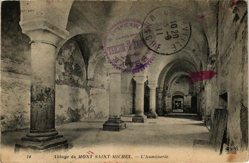Carte postale ancienne Abbaye du Mont-Saint-Michel - L'Aumoneire