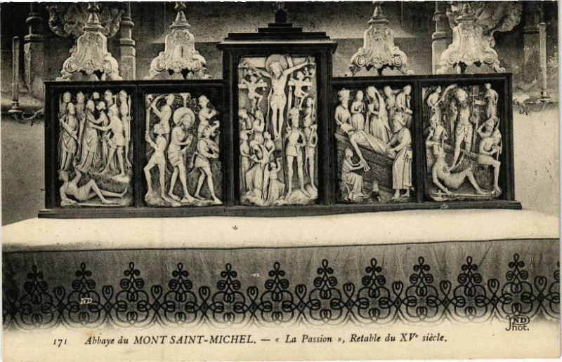 Carte postale ancienne Abbaye du Mont-Saint-Michel - La Passion - Retable du Xv siecle