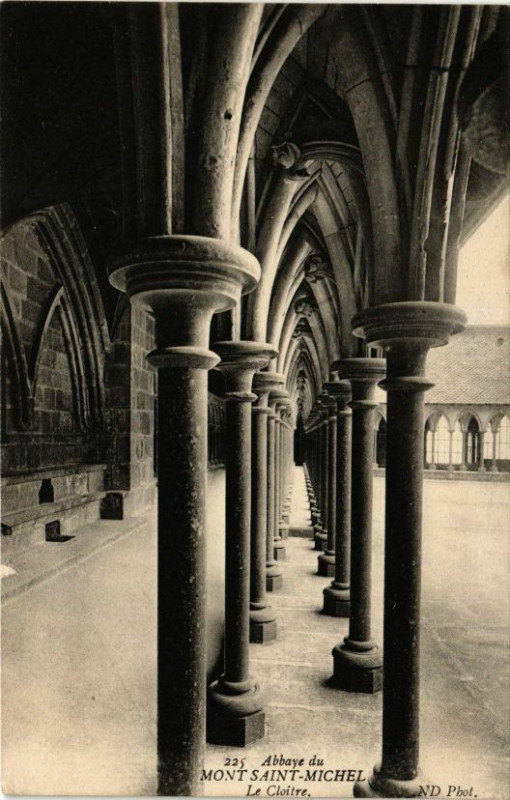 Carte postale ancienne Abbaye du Mont-Saint-Michel - Eglise Abbatiale - Le Cloitre