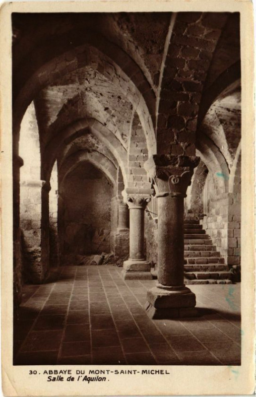 Carte postale ancienne Abbaye du Mont-Saint-Michel - Salle de l'Aquilon