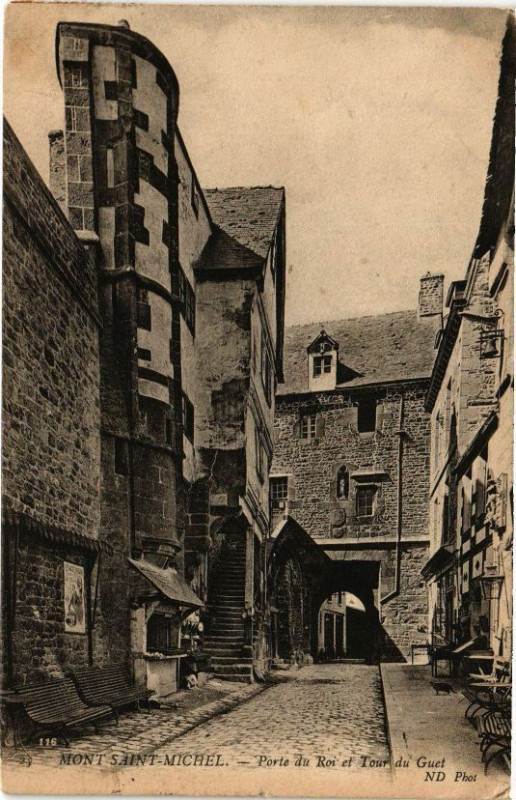 Carte postale ancienne La Porte du Roi et la Tour du Guet au Mont-Saint-Michel