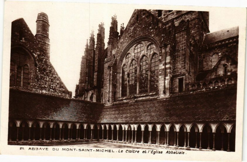 Carte postale ancienne Abbaye du Mont-Saint-Michel - Le Cloitre et l'Eglise Abbatiale