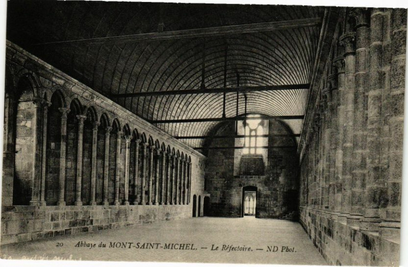 Carte postale ancienne Abbaye du Mont-Saint-Michel - Le Réfectoire