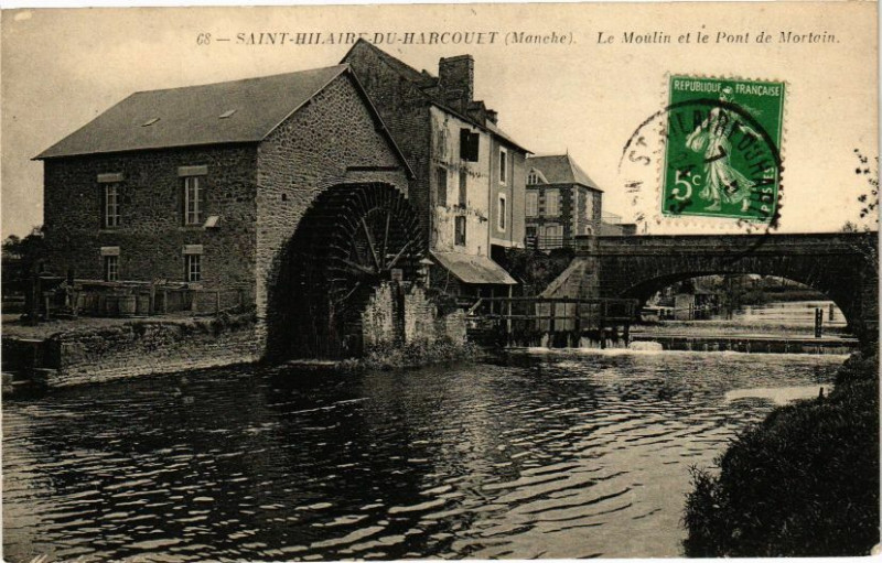 Carte postale ancienne Saint-Hilaire-du-Harcouet - Le Moulin et le Pont de Mortain à Saint-Hilaire-du-Harcouët