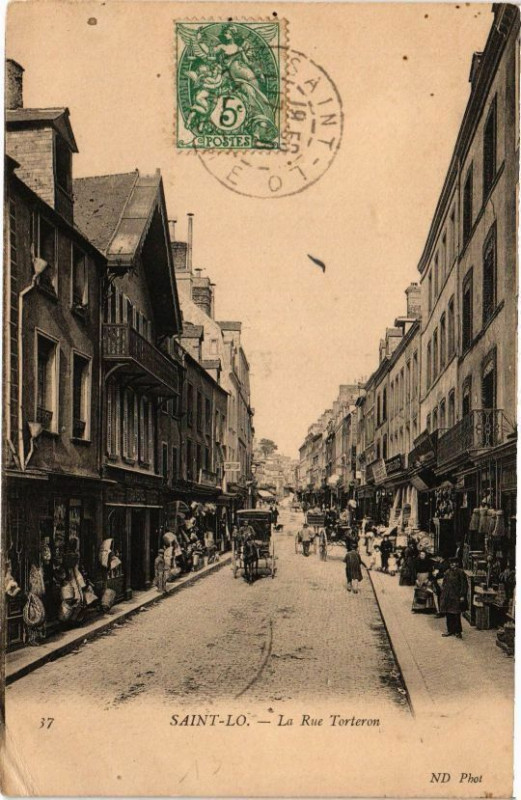 Carte postale ancienne Saint-Lo - La Rue Torteron à Saint-Lô