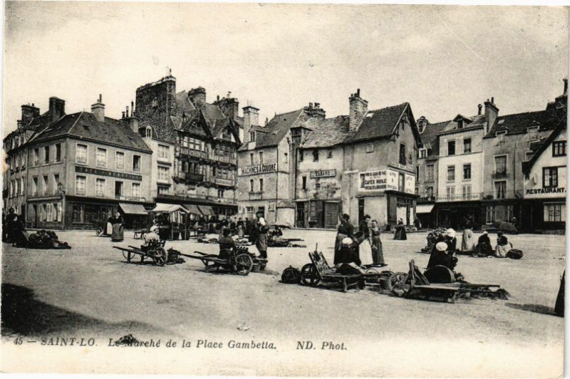 Carte postale ancienne Saint-Lo - Le Marche de la Place Gambetta à Saint-Lô