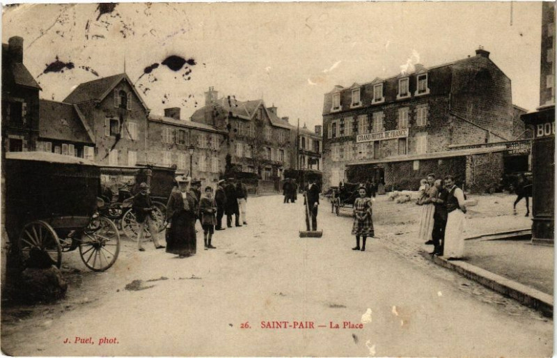 Carte postale ancienne Saint-Pair - La Place