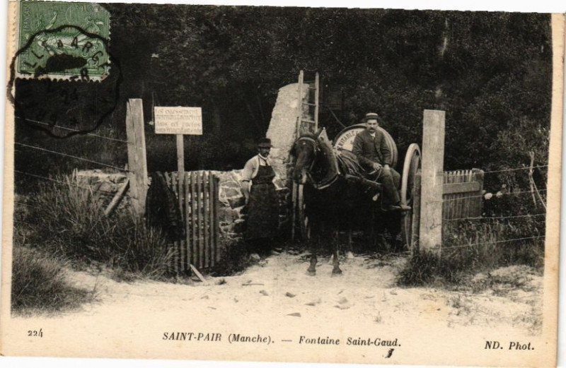 Carte postale ancienne Saint-Pair - Fontaine Saint-Gaud