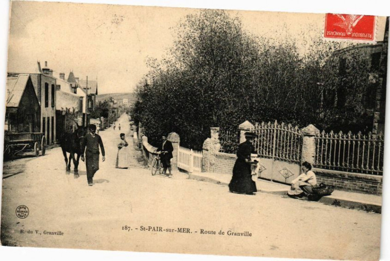 Carte postale ancienne Saint-Pair-sur-Mer - Route de Granville à Saint-Pair-sur-Mer