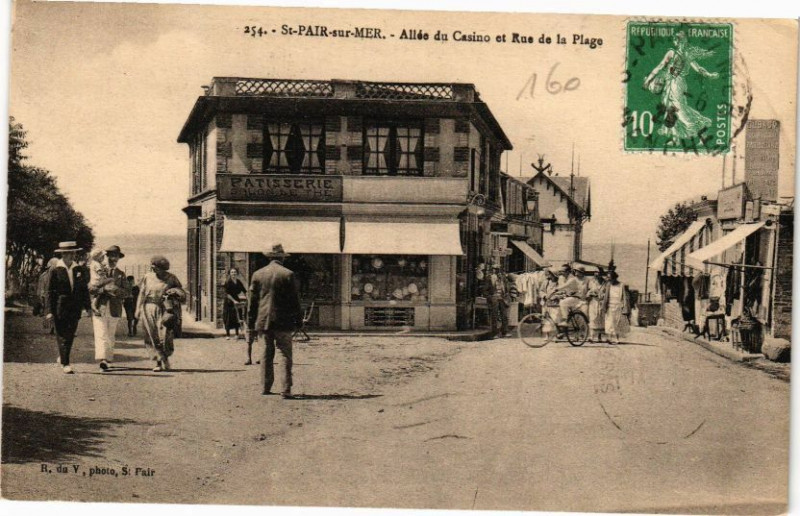Carte postale ancienne Saint-Pair-sur-Mer - Allée du Casino et Rue de la Plage à Saint-Pair-sur-Mer