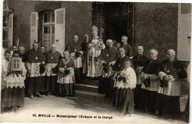 Carte postale ancienne Biville - Monseigneur l'Eveque et le Clerge