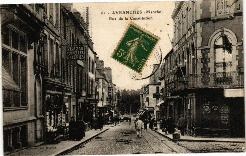 Carte postale ancienne Avranches - Rue de la Constitution à Avranches