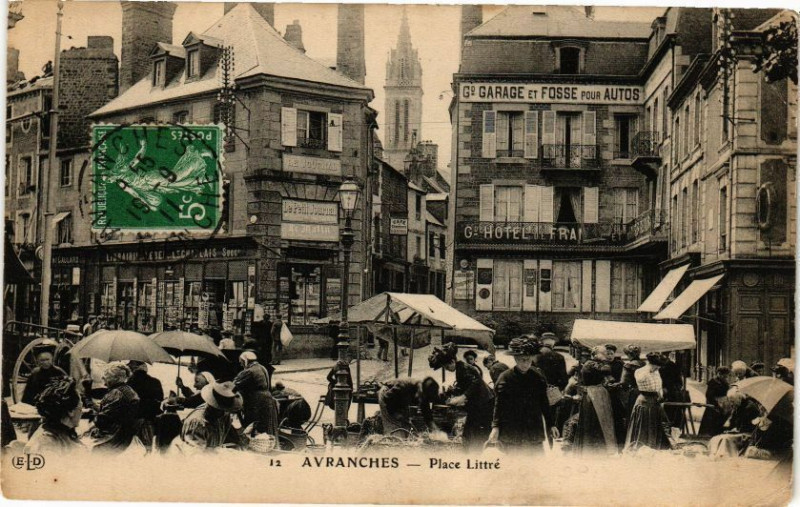 Carte postale ancienne Avranches - Place Littre à Avranches