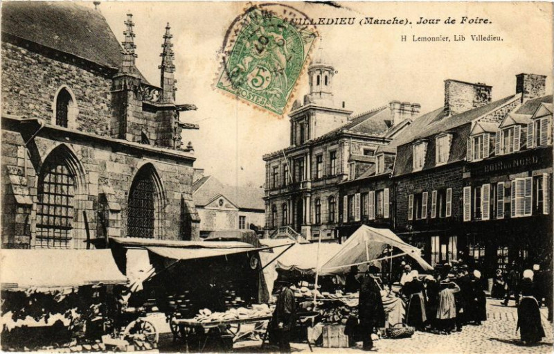 Carte postale ancienne Villedieu - Jour de Foire