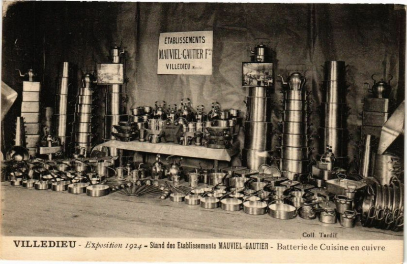 Carte postale ancienne Villedieu - Exposition 1924 - Stand des Etabl.s Mauviel-...