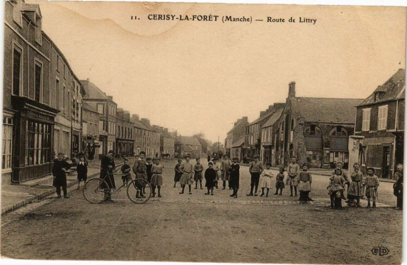 Carte postale ancienne CERISYs-la-Foret - Routr de Littry