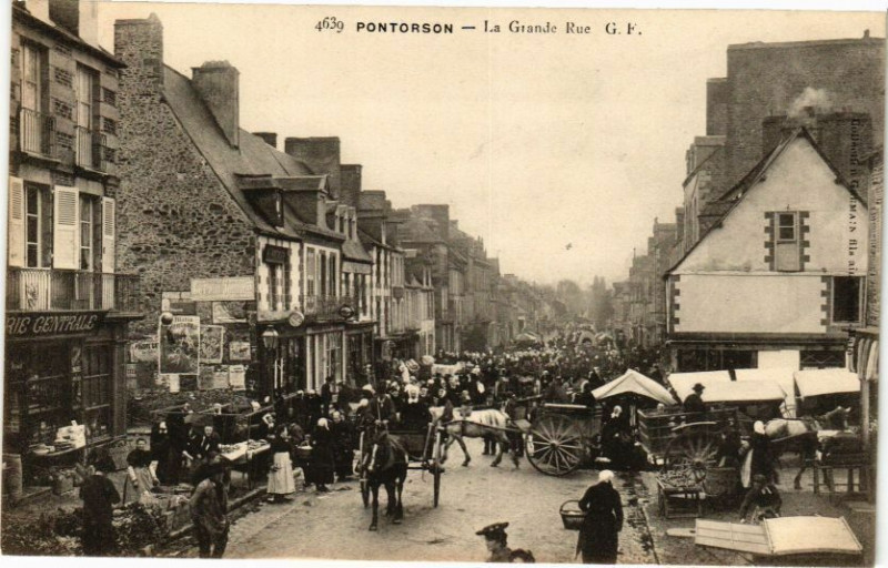 Carte postale ancienne Pontorson - La Grande Rue à Pontorson