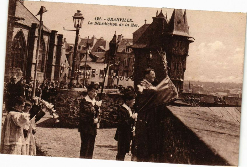 Carte postale ancienne Granville - La Benediction de la Mer à Granville