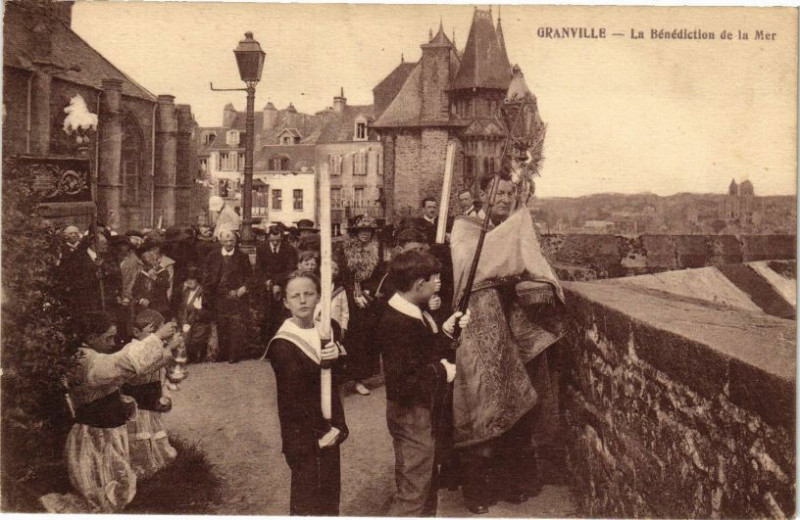 Carte postale ancienne Granville - La Benediction de la Mer à Granville