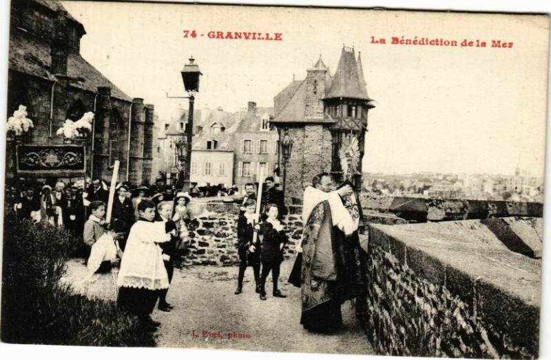 Carte postale ancienne Granville - La Benediction de la Mer à Granville