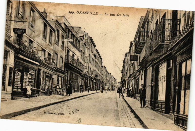 Carte postale ancienne Granville - La Rue des Juifs à Granville