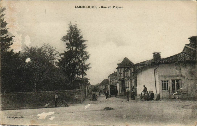 Carte postale ancienne Larzicourt Rue du Prieuré à Larzicourt