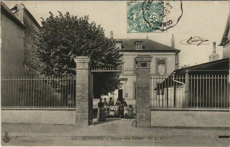 Carte postale ancienne Sezanne - Ecole des filles à Sézanne