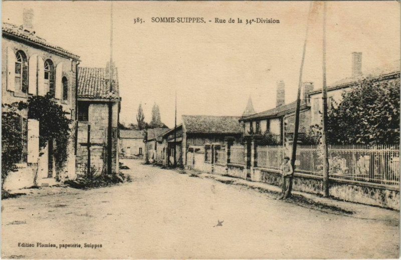 Carte postale ancienne Somme-Suippes - Rue de la 34 Division à Suippes