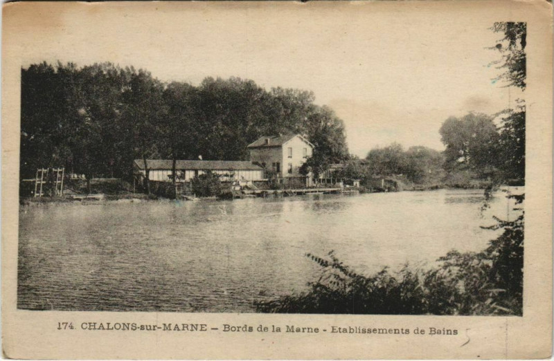 Carte postale ancienne Chalons-sur-Marne - Bords de la Marne