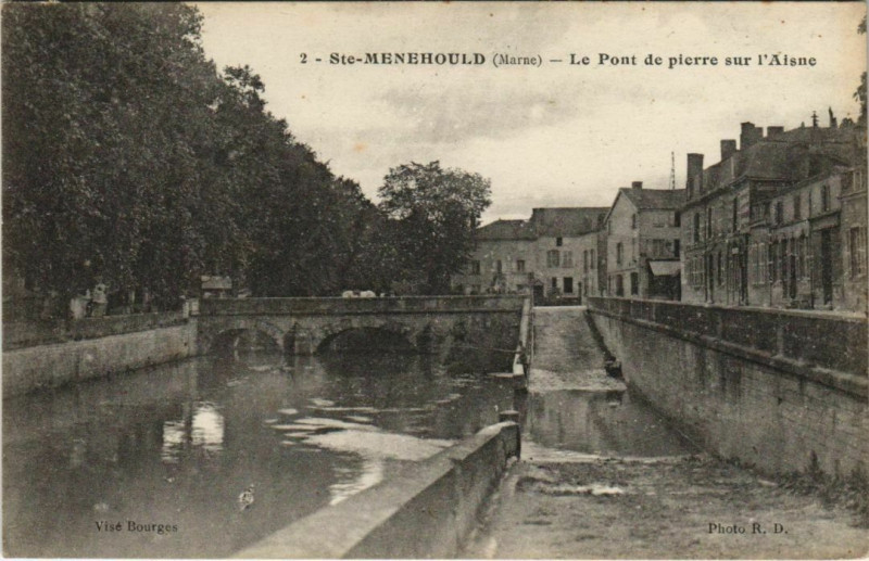 Carte postale ancienne Sainte-Menehould - Le Pont de Pierre sur l'Aisne à Sainte-Menehould
