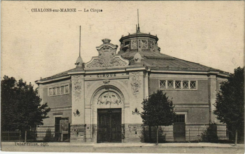 Carte postale ancienne Chalons-sur-Marne Le Cirque
