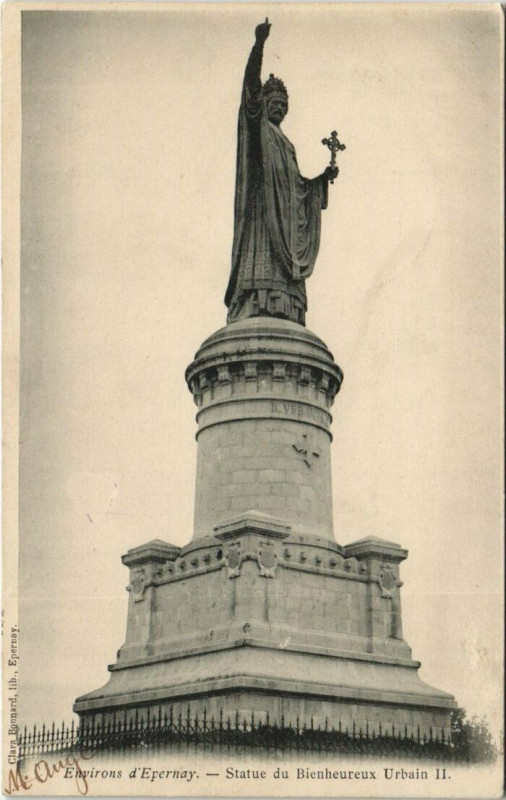 Carte postale ancienne Env. d'Epernay Statue du Bienheureux Urbain