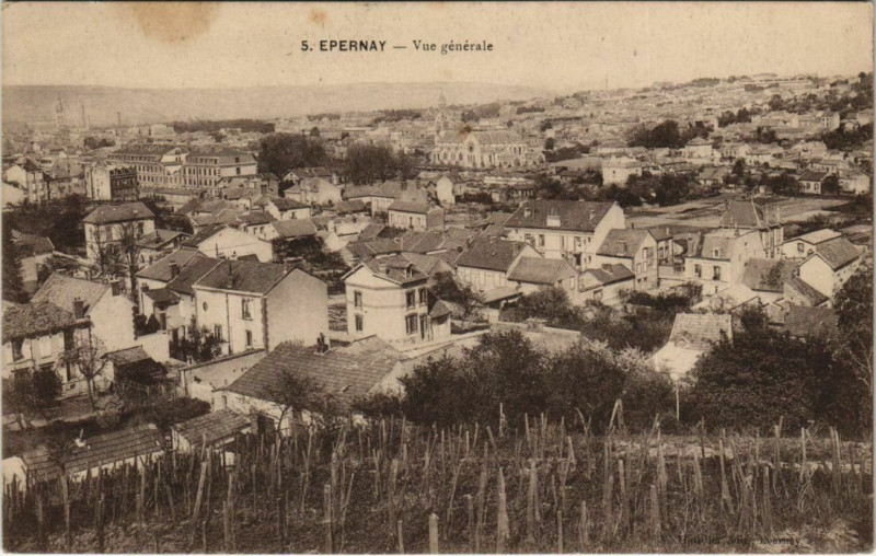 Carte postale ancienne Epernay Vue générale à Épernay