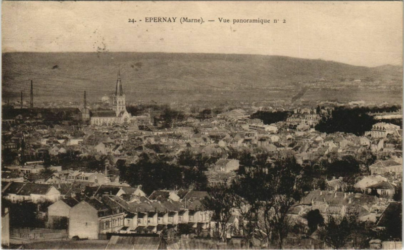 Carte postale ancienne Epernay Vue panoramique à Épernay