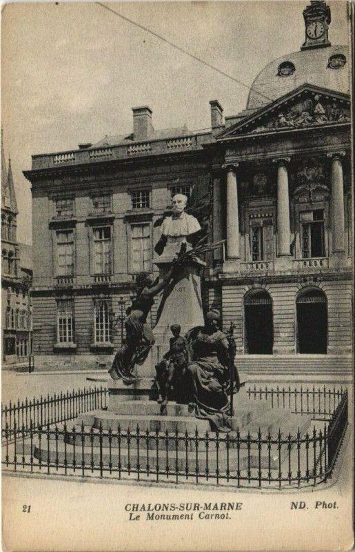 Carte postale ancienne Chalons-sur-Marne Le Monument Carnot