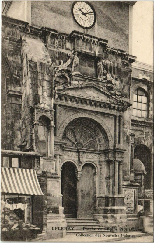 Carte postale ancienne Epernay Porche de I'Eglise Notre Dame Collection des Nouvelles à Épernay