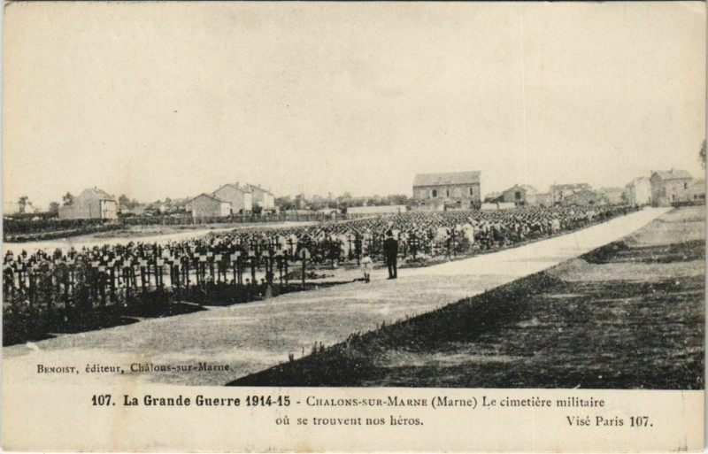 Carte postale ancienne La Grande Guerre 1914-15 Chalons-sur-Marne Le Cimetiere militaire